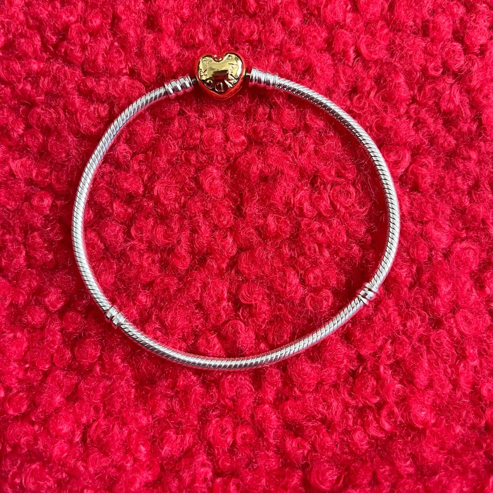 Pandora Moments gold heart clasp snake bracelet size 7.5